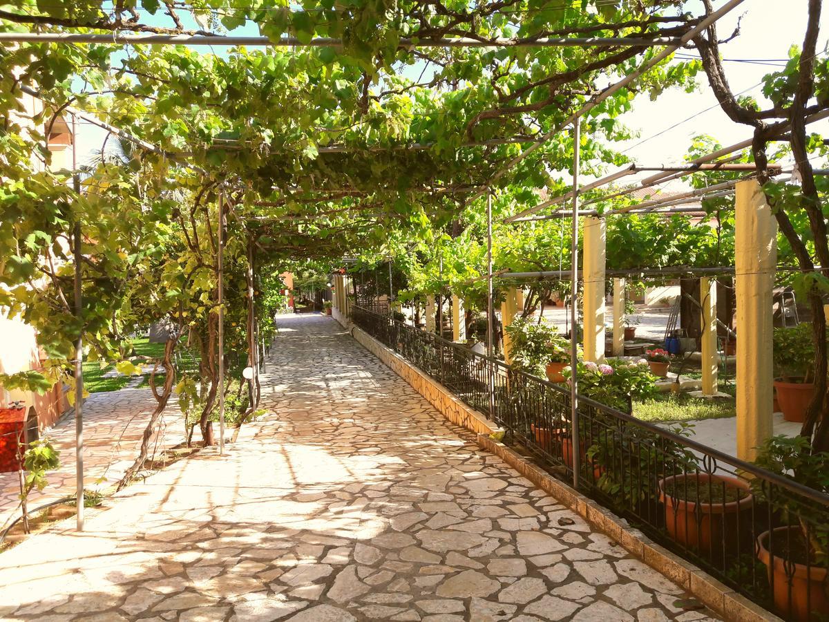Bungalows Niki أخارافي المظهر الخارجي الصورة